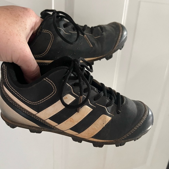 Kids cleats. Baseball softball. Youth size 1 - Picture 1 of 2